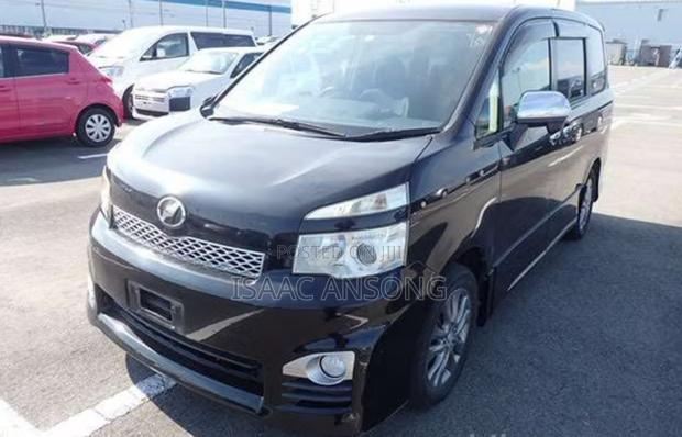 Toyota Voxy 2013 Black