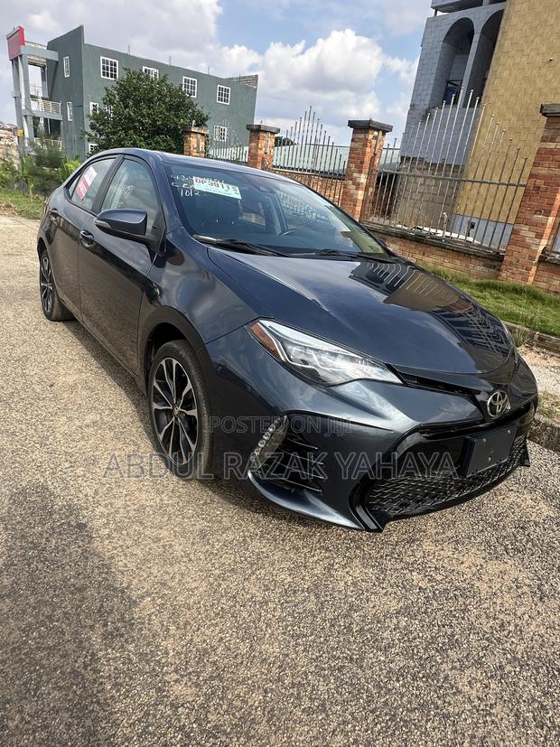 Toyota Corolla SE (1.8L 4cyl 2A) 2018 Gray