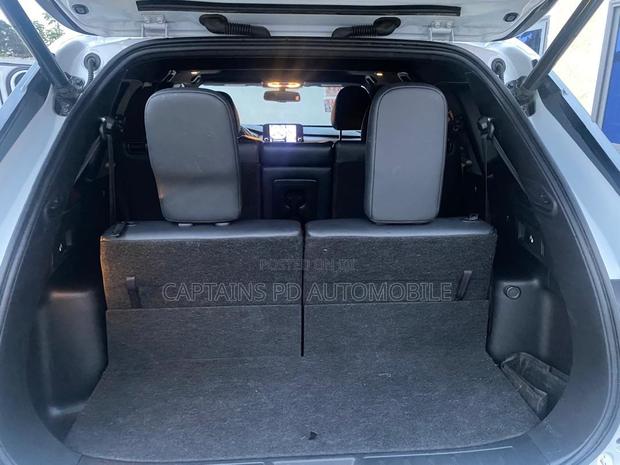 Mitsubishi Outlander 2021 White