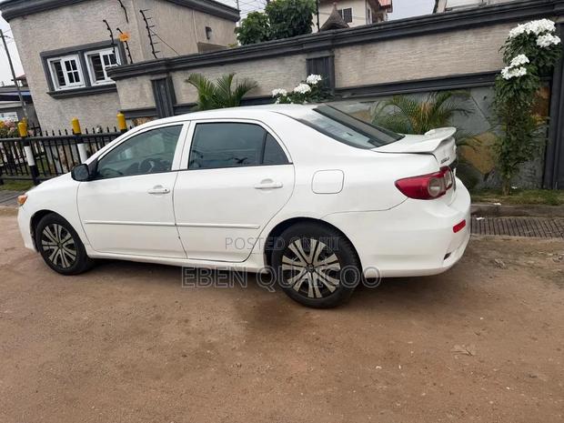 Toyota Corolla 2012 White