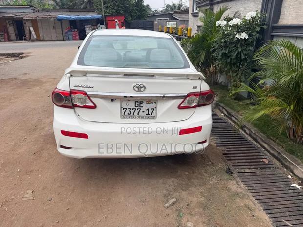 Toyota Corolla 2012 White