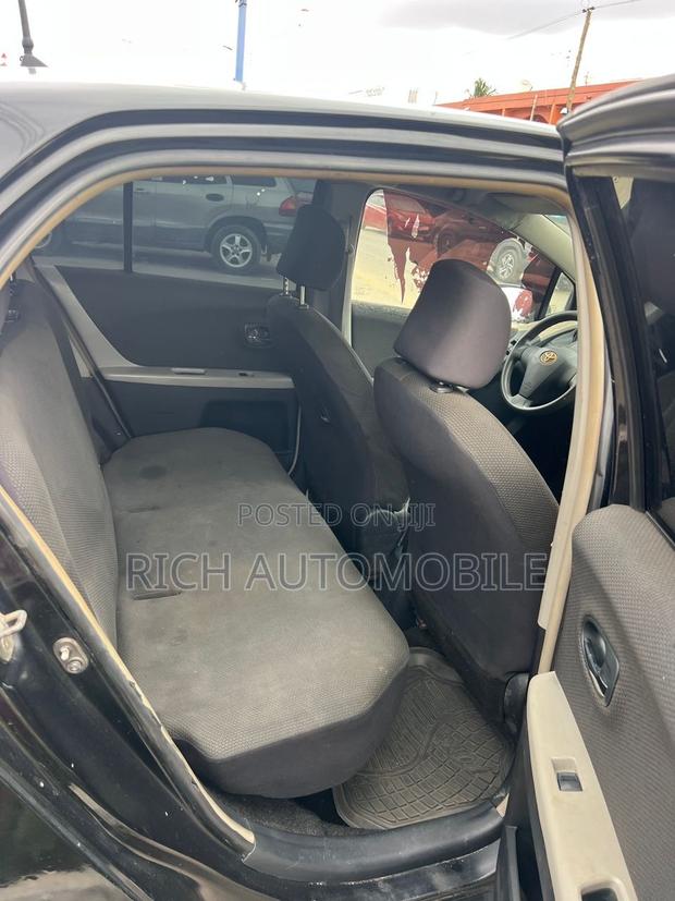 Toyota Vitz 1.0 FWD 3dr 2010 Black