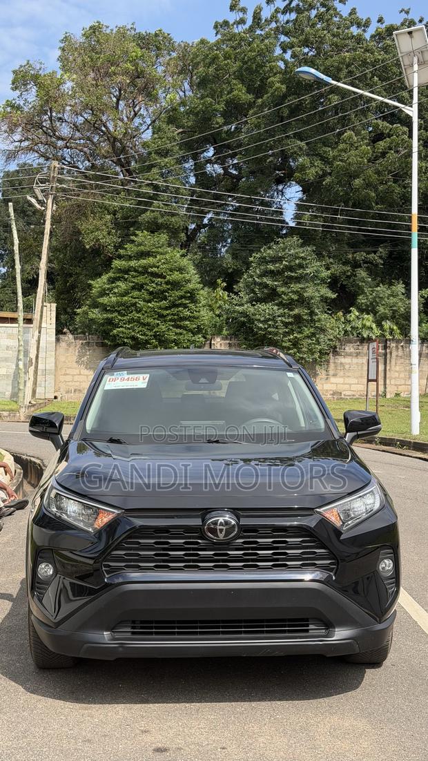 Toyota RAV4 XLE AWD 2020 Black