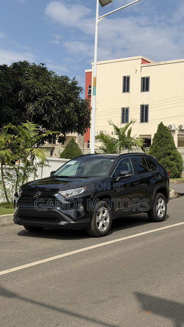 Toyota RAV4 XLE AWD 2020 Black
