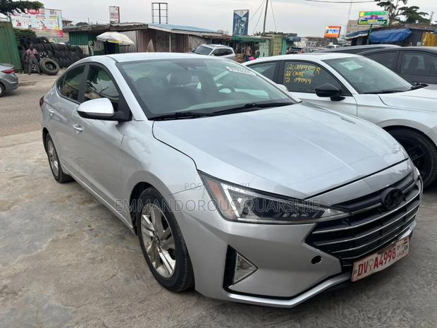Hyundai Elantra 2019 Silver