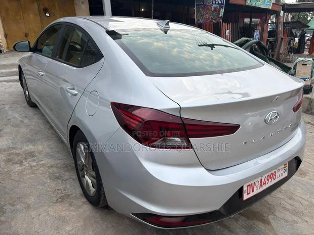 Hyundai Elantra 2019 Silver