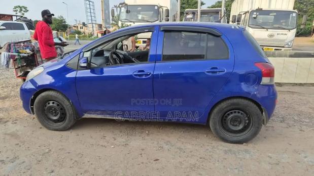 Toyota Vitz 2010 Blue