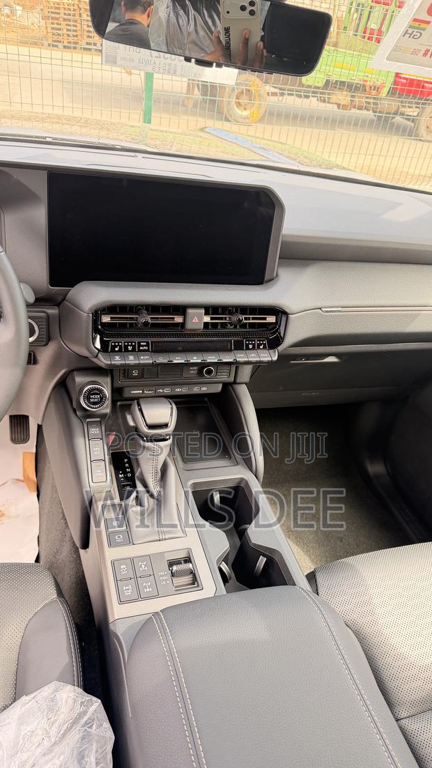 New Toyota Land Cruiser Prado 2.4 Petrol 2025 Black