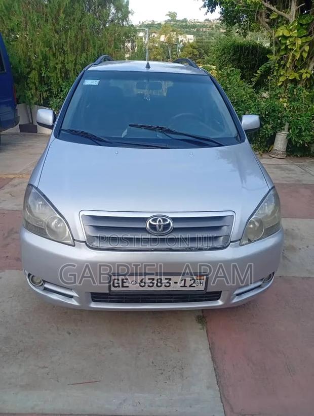 Toyota Avensis Verso 2007 Silver