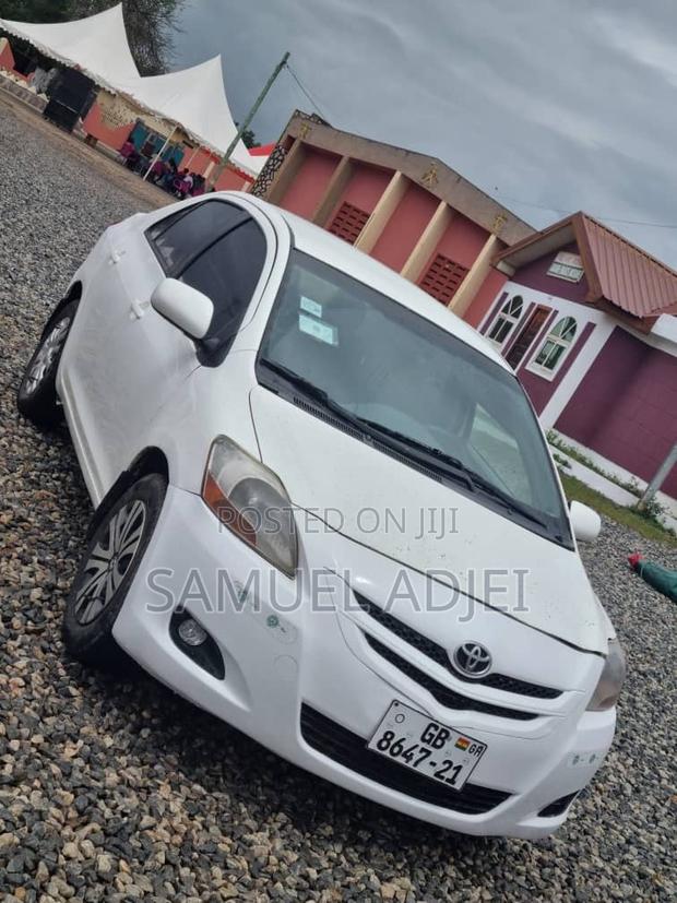 Toyota Yaris 2012 White