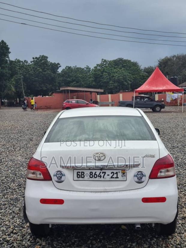 Toyota Yaris 2012 White