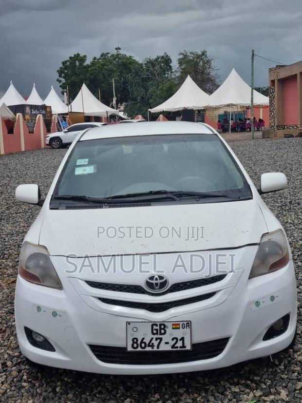 Toyota Yaris 2012 White