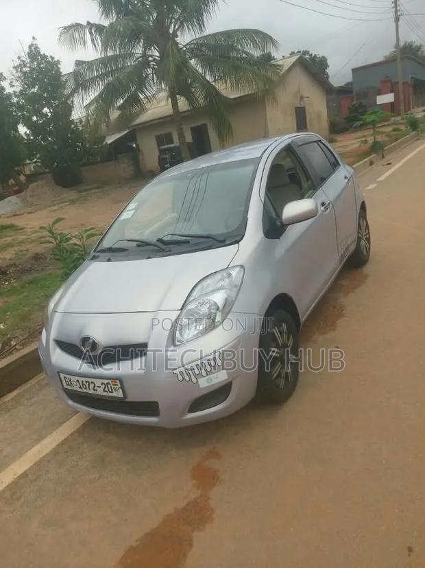 Toyota Yaris 2010 Gray