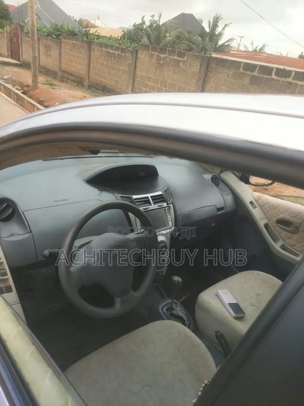 Toyota Yaris 2010 Gray