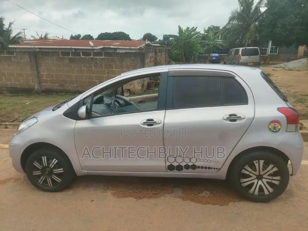 Toyota Yaris 2010 Gray