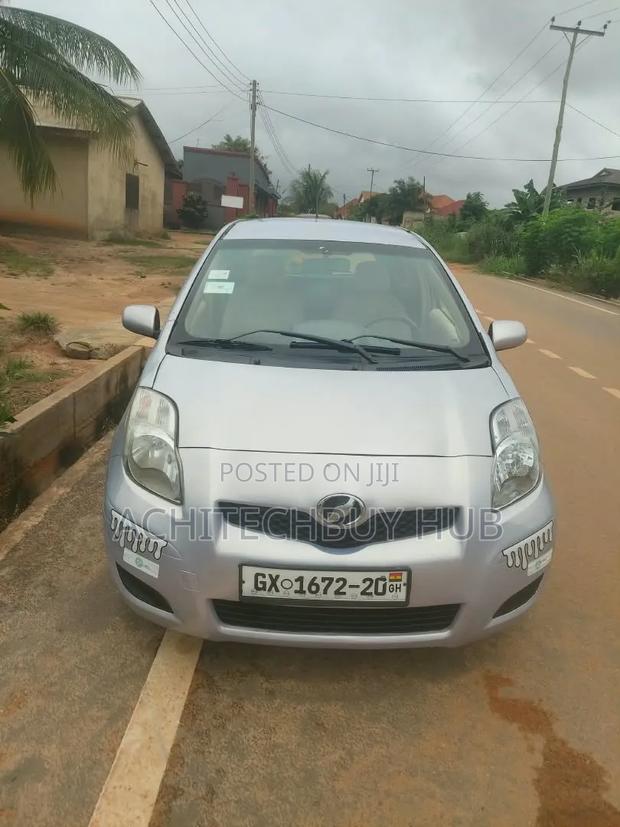 Toyota Yaris 2010 Gray