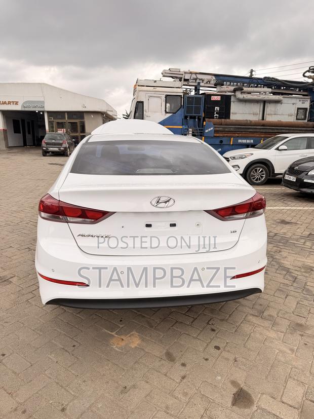 Hyundai Avante 2018 White