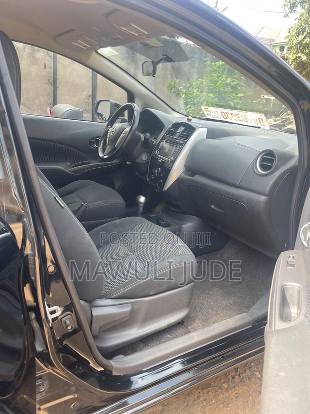 Nissan Versa 1.6 SV 2016 Black
