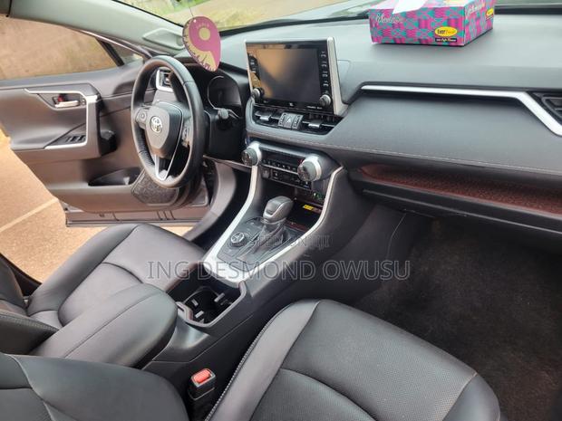 Toyota RAV4 Limited 2022 Gray