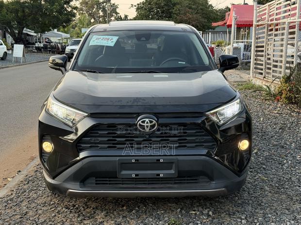 Toyota RAV4 XLE Premium AWD 2023 Black