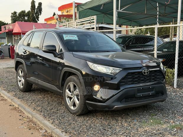Toyota RAV4 XLE Premium AWD 2023 Black