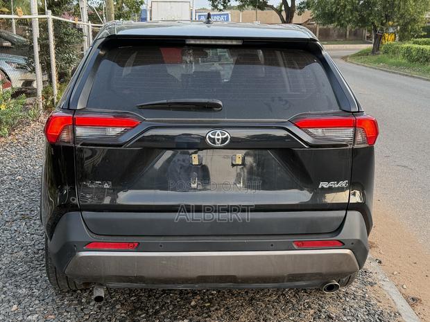 Toyota RAV4 XLE Premium AWD 2023 Black