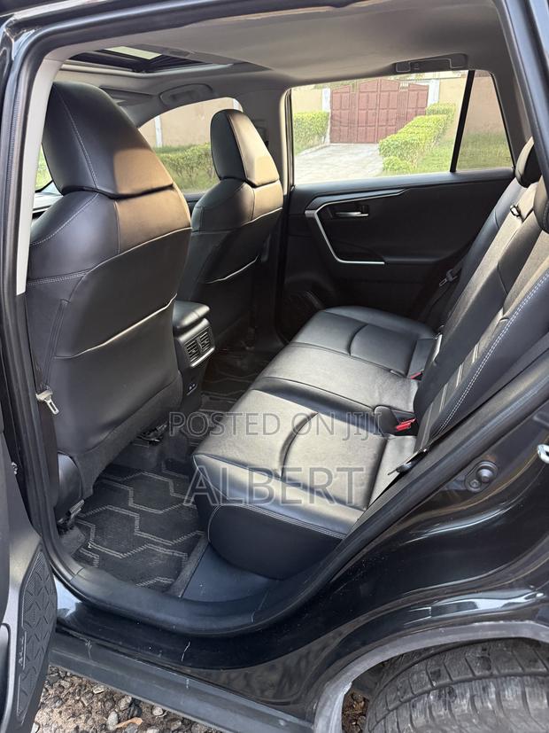 Toyota RAV4 XLE Premium AWD 2023 Black