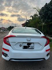 Honda Civic Touring Sedan 2018 White for sale