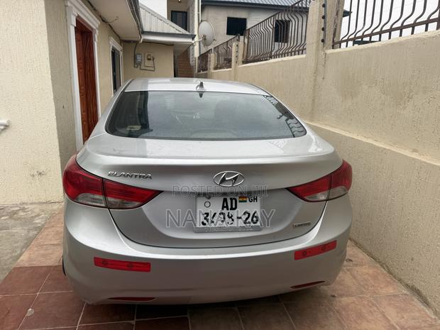 Hyundai Elantra GLS Sedan FWD (1.8L 4cyl 6M) 2013 Silver