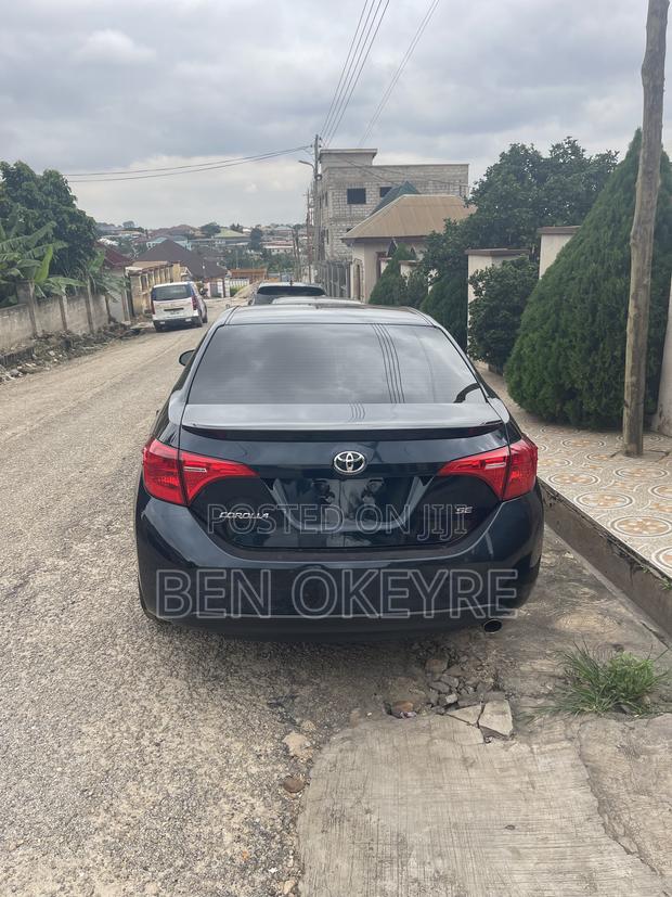 Toyota Corolla SE (1.8L 4cyl 6M) 2018 Blue