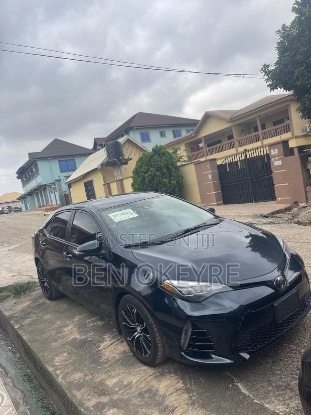 Toyota Corolla SE (1.8L 4cyl 6M) 2018 Blue
