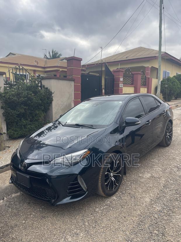 Toyota Corolla SE (1.8L 4cyl 6M) 2018 Blue