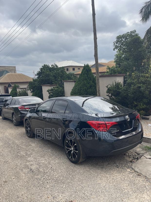 Toyota Corolla SE (1.8L 4cyl 6M) 2018 Blue