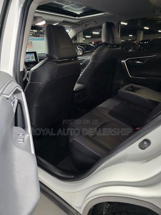 Toyota RAV4 XLE AWD 2023 White