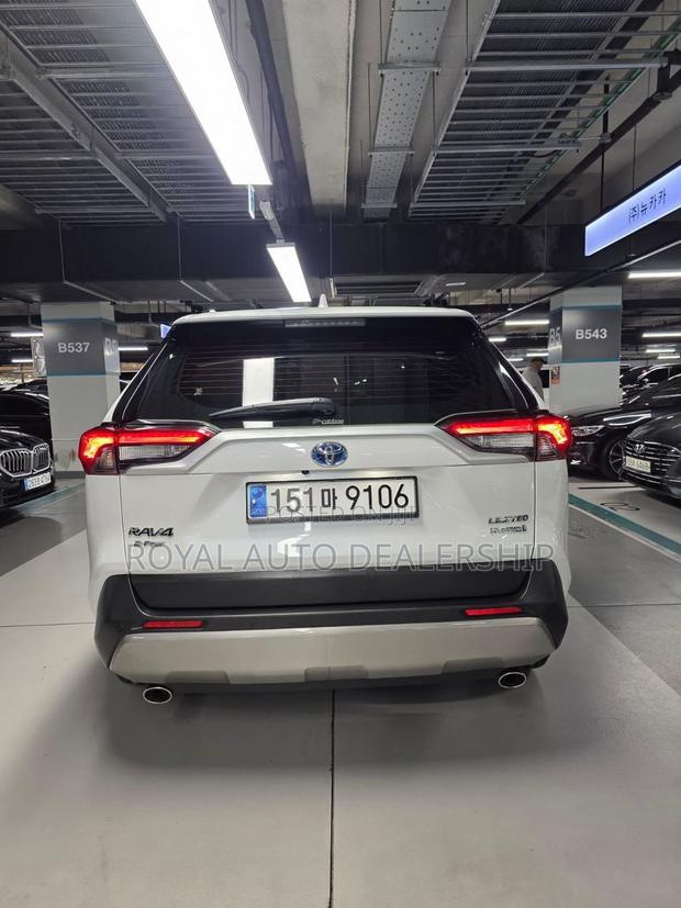Toyota RAV4 XLE AWD 2023 White