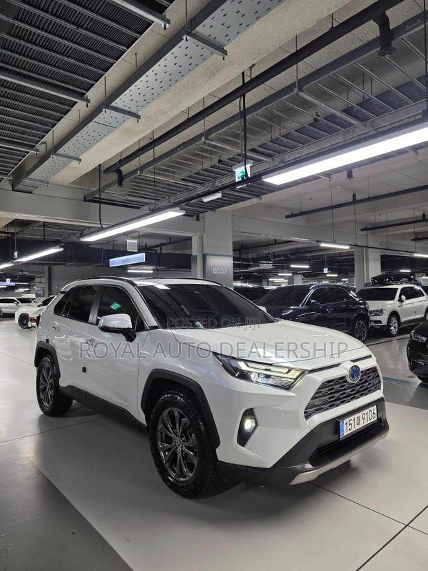 Toyota RAV4 XLE AWD 2023 White