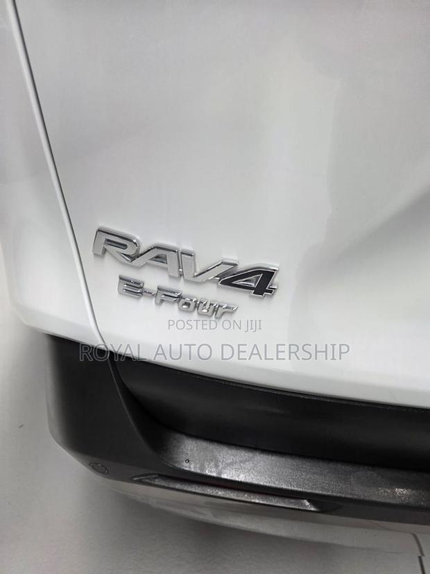 Toyota RAV4 XLE AWD 2023 White