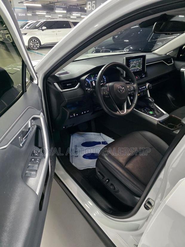 Toyota RAV4 XLE AWD 2023 White