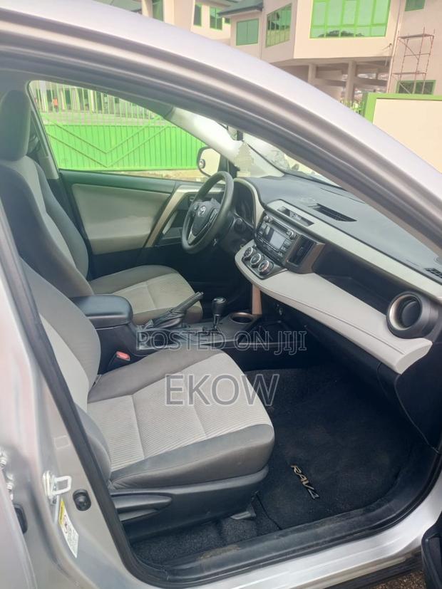 Toyota RAV4 LE 4dr SUV AWD (2.5L 4cyl 6A) 2014