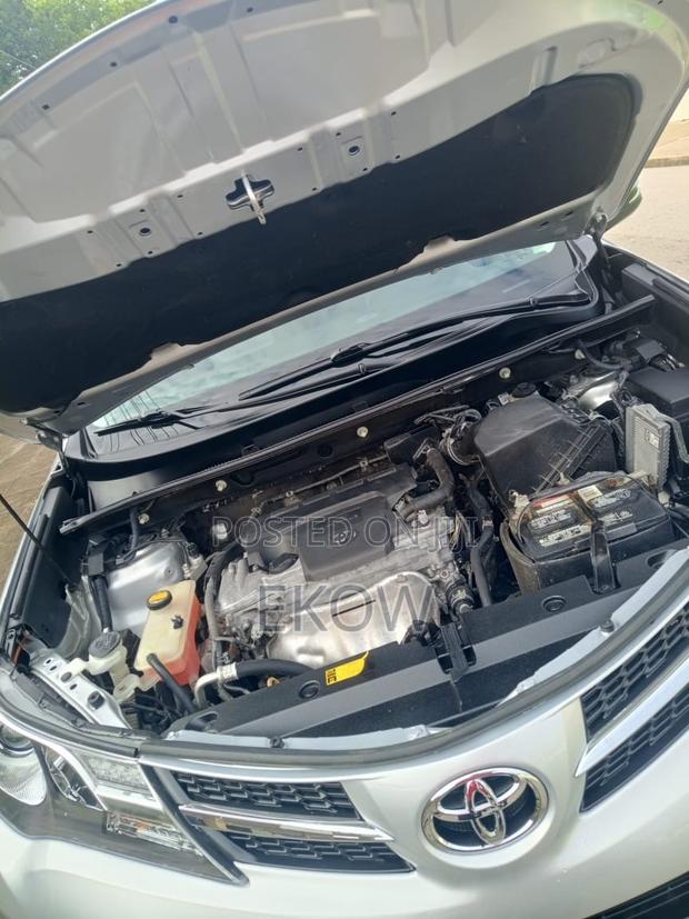 Toyota RAV4 LE 4dr SUV AWD (2.5L 4cyl 6A) 2014