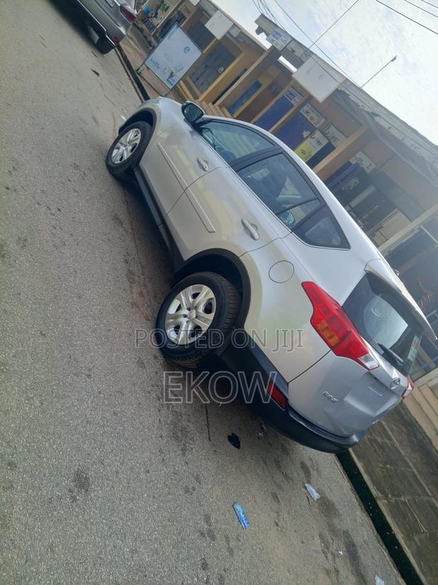Toyota RAV4 LE 4dr SUV AWD (2.5L 4cyl 6A) 2014