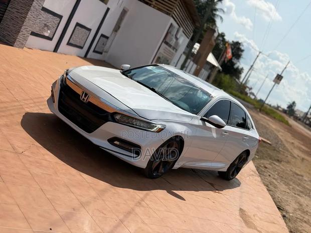 Honda Accord 2018 Off white