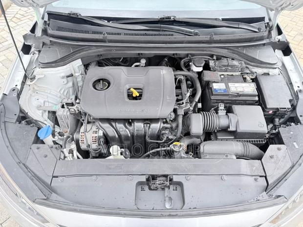 Hyundai Elantra SE 2020 Silver