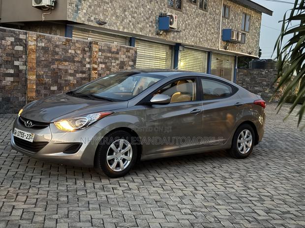Hyundai Elantra GLS Sedan FWD (1.8L 4cyl 6M) 2013 Gray