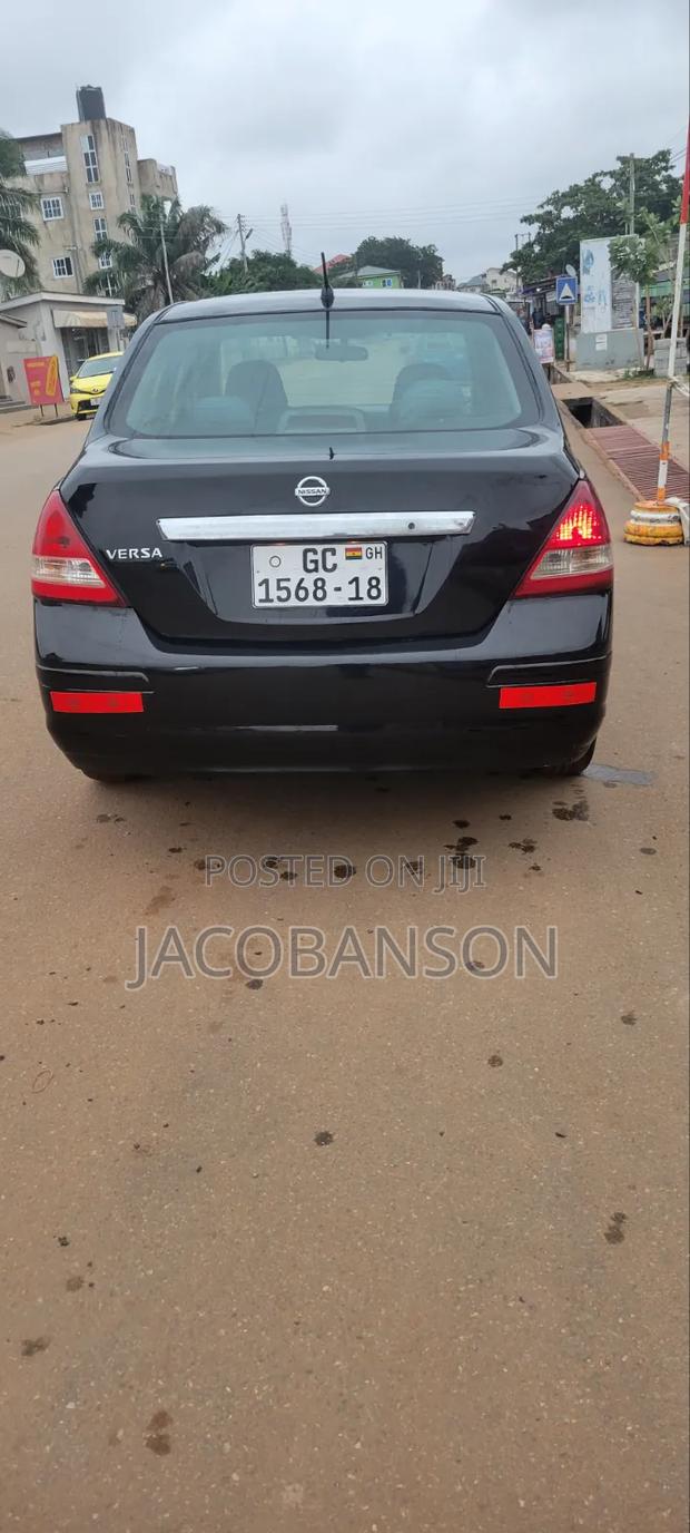 Nissan Versa 2010 Black