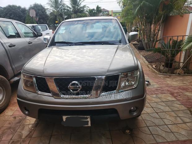 Nissan Navara 2016 Brown
