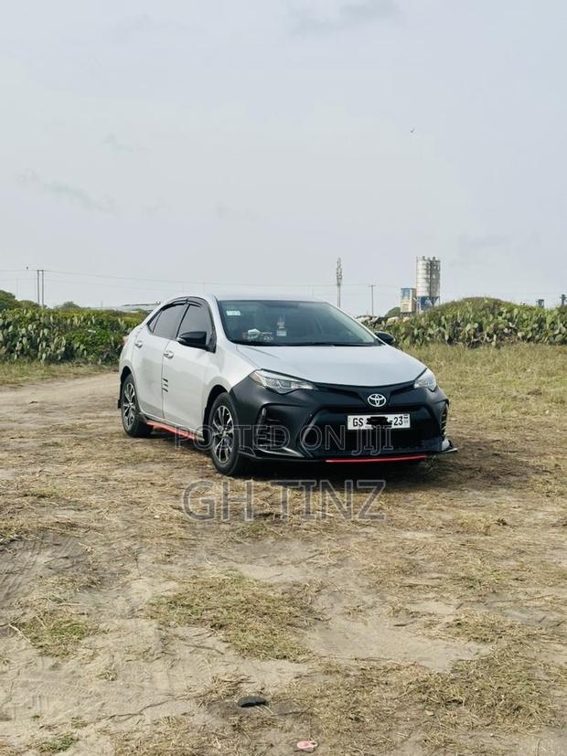 Toyota Corolla LE Premium 4dr Sedan (1.8L 4cyl CVT) 2016 Gray