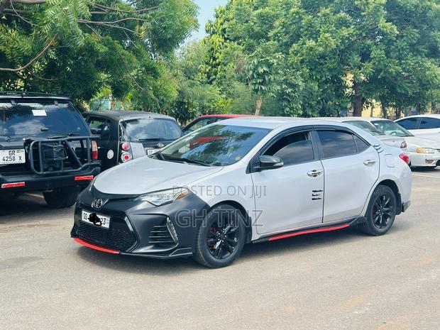 Toyota Corolla LE Premium 4dr Sedan (1.8L 4cyl CVT) 2016 Gray