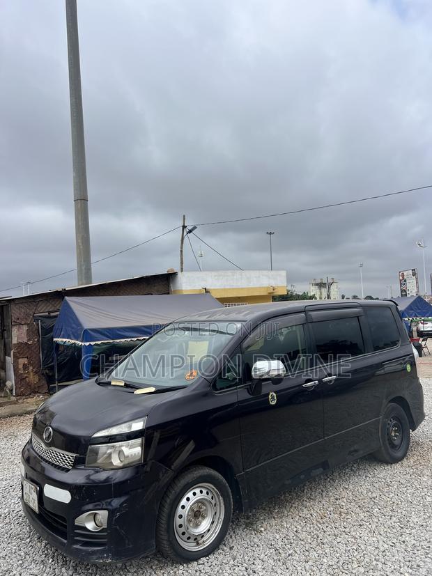 Toyota Voxy 2012 Brown