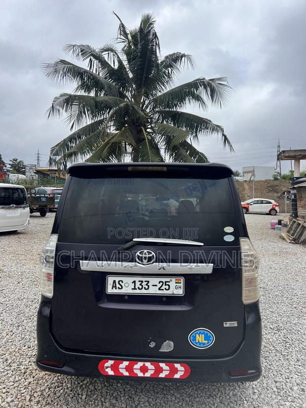 Toyota Voxy 2012 Brown